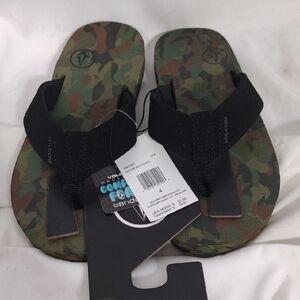 NWT Volcom Camo Victor Flip Flops Boys Size 4
